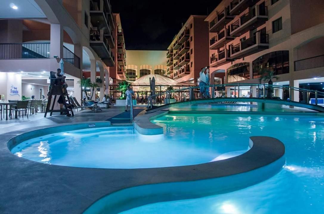 Apto Pes Na Areia Em Hotel Jurere Beach Jurere Internacional Florianópolis Eksteriør bilde